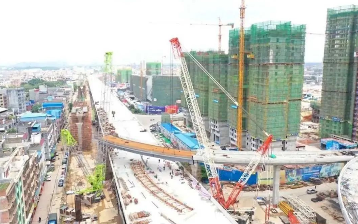 钢轮滑车加速贵港高架环路项目建设