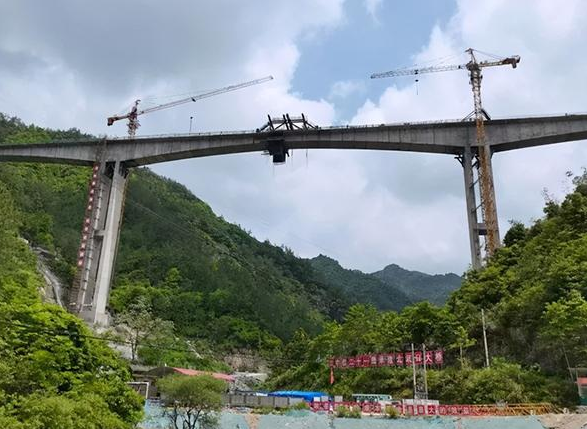 起重滑车助力北坑口大桥顺利合龙