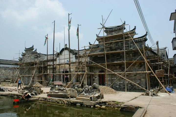 起重滑车应用于建筑群修缮工程