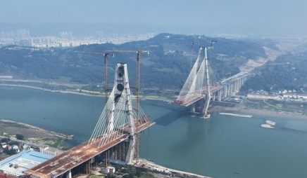 宜宾临港公铁两用长江大桥钢箱梁吊装使用起重滑车
