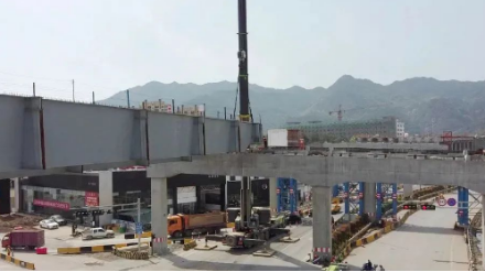 义东高速东阳段钢箱梁吊装使用起重滑车