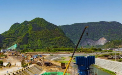 渝昆高铁定水河大桥建设使用起重滑车