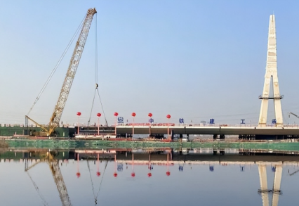 靖城路改扩建工程墨水河大桥建设使用起重滑车